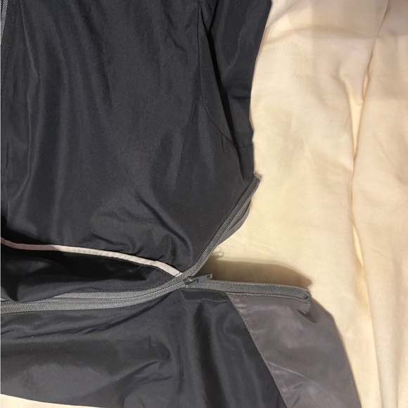 SUGOi Cycling Running Jacket Zip Off Arms - Picture 15 of 16